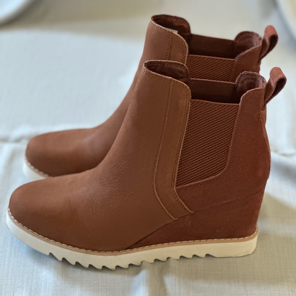 TOMS Womens Maddie Lug Wedge Booties - Dark Ember Oiled Nubucksuede